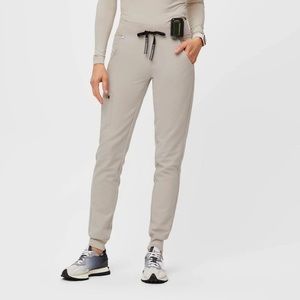 Figs Zamora jogger in bone womens medium petite